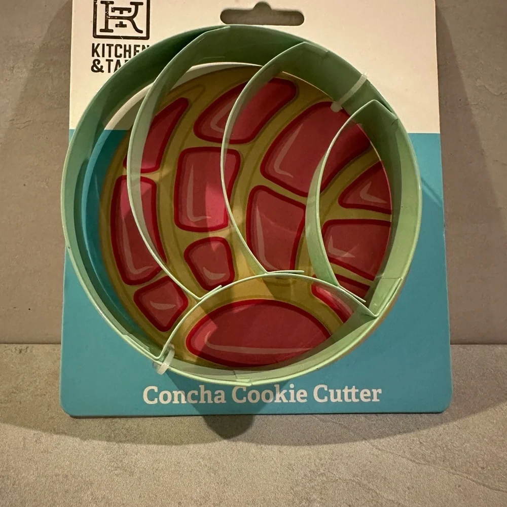 Kitchen & Table Mint Green Concha Cookie Cutter